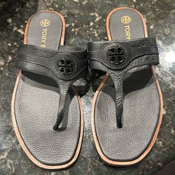 Tory Burch sandals size 9
Like new condition - Picture 1 of 5